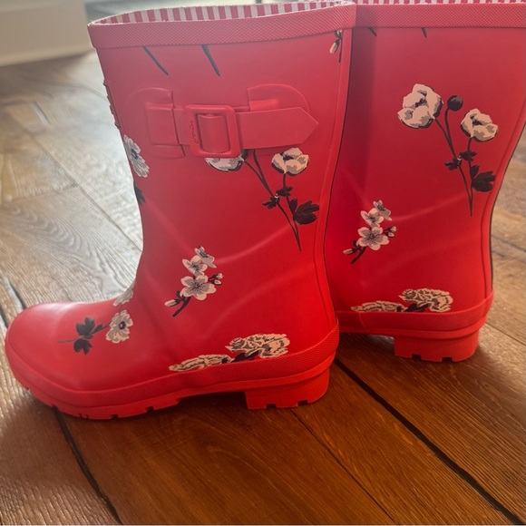 Joules Vibrant Red Floral Boots - Picture 3 of 8
